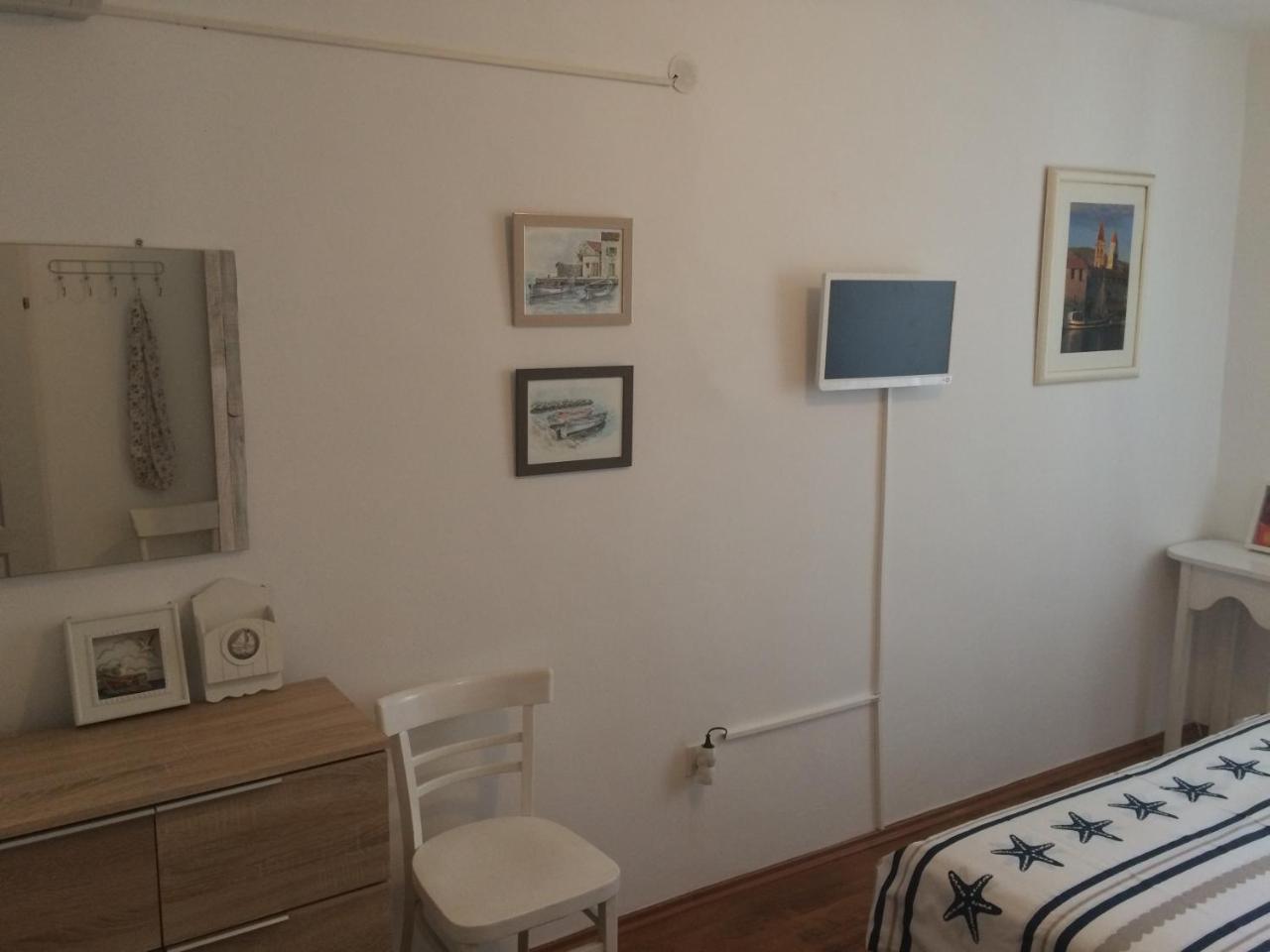 Family House In The Old Center Apartment Крес Екстериор снимка