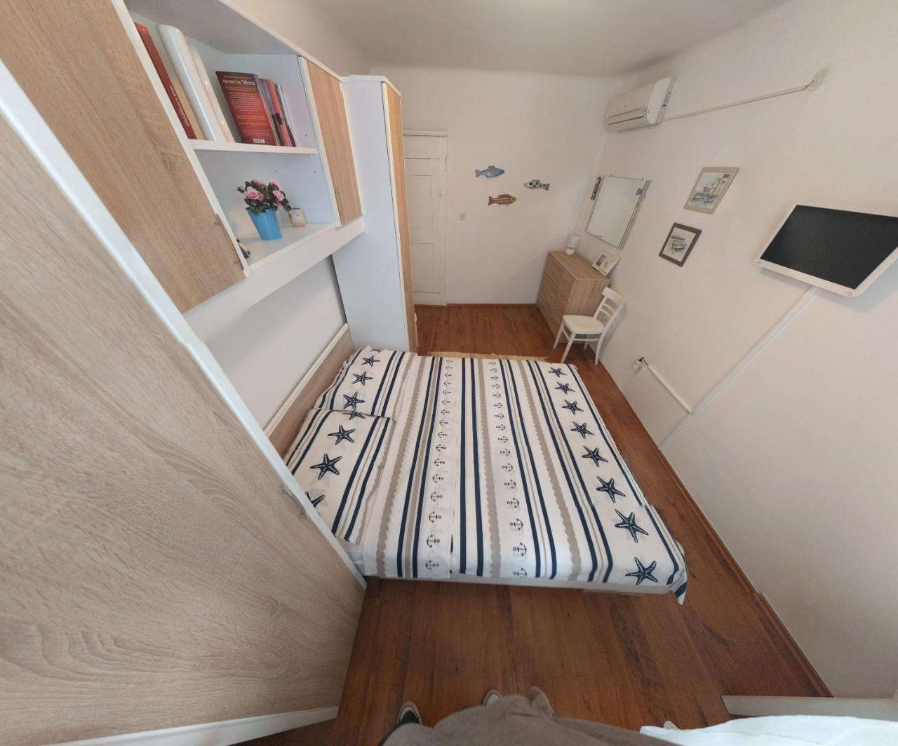 Family House In The Old Center Apartment Крес Екстериор снимка